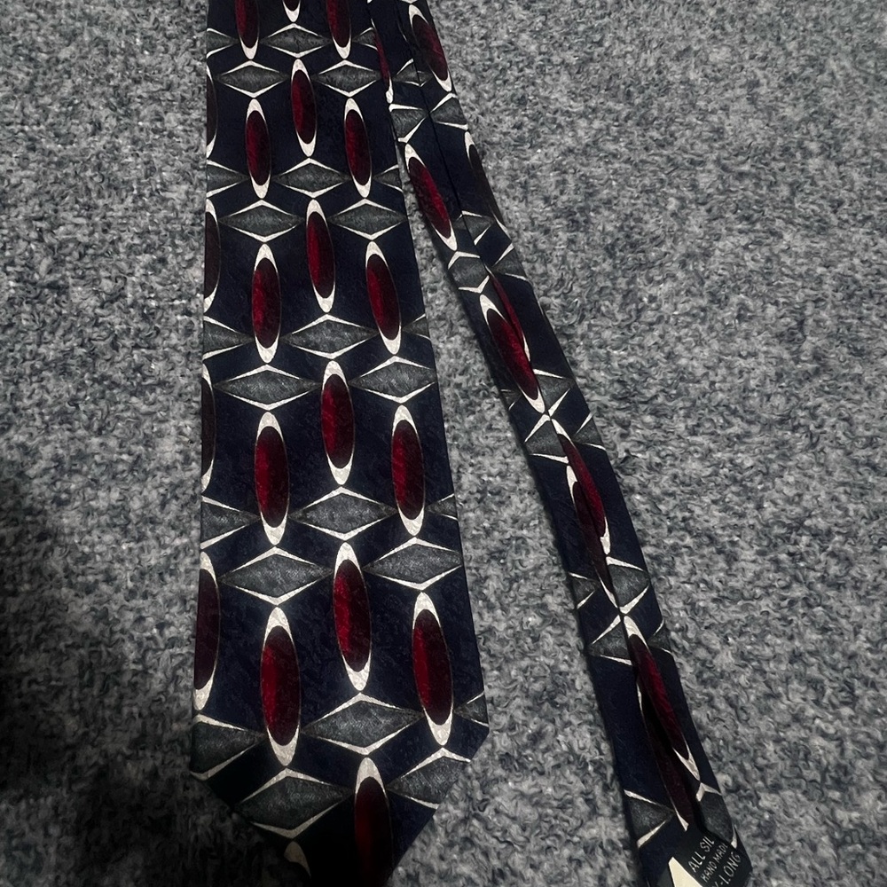Danielli Milano / Geometric Patterned Tie in Red and Black